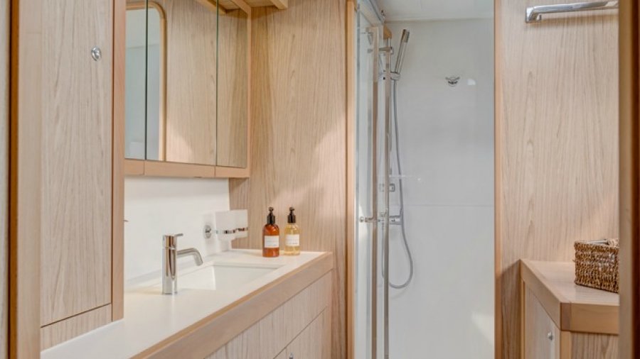 Lagoon 400 int5 - Skyfall Yacht Charter