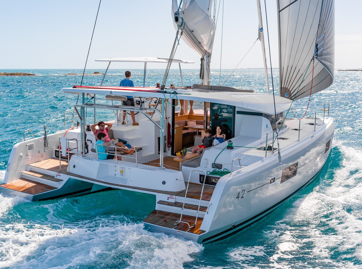 lagoon42_sailing