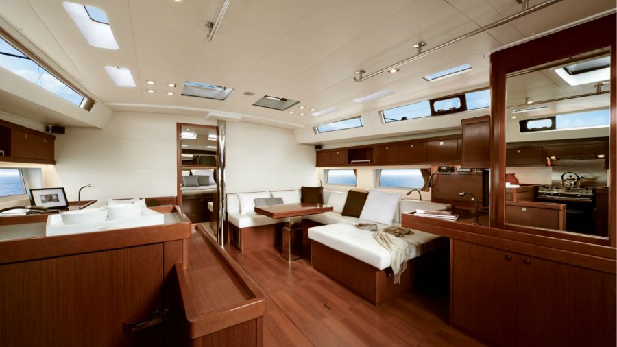 Skyfall_Beneteau_Oceanis_55_int3