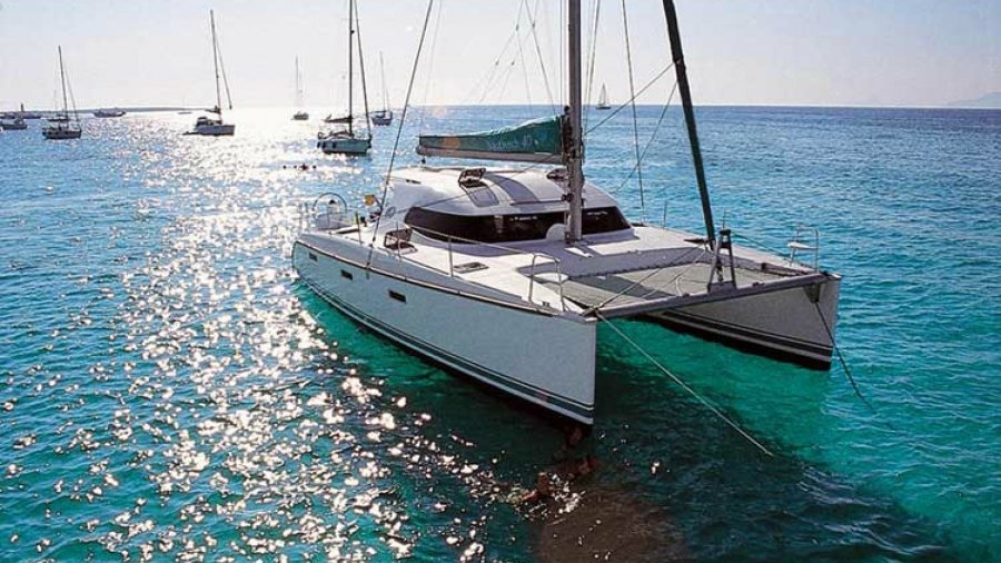 skyfall_Nautitech_40_2006_ext1