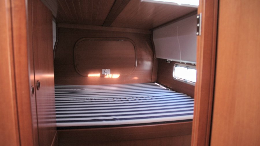 skyfall_Nautitech_40_2006_int2