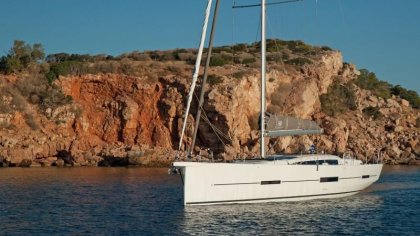 Skyfall_Yacht_Charter_dufour_560_ext13